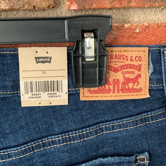 Levi’s Mid Length Cuffed Denim Shorts - Picture 6 of 7